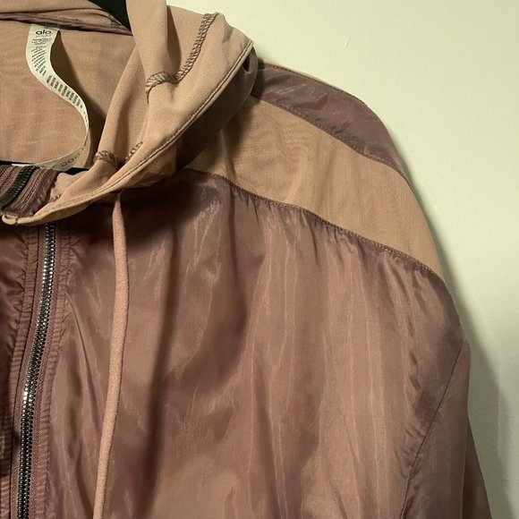 Alo Yoga Running Jacket Double Layer Size Small in Raisin - Picture 6 of 16